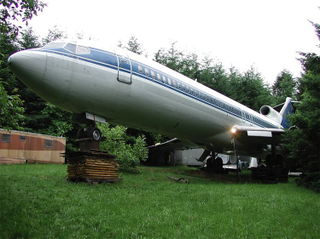 Illustration for article titled Este hombre convirtió un Boeing 727 en medio de un bosque en su asombrosa casa